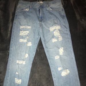 forced 21 ripped boyfriend jeans